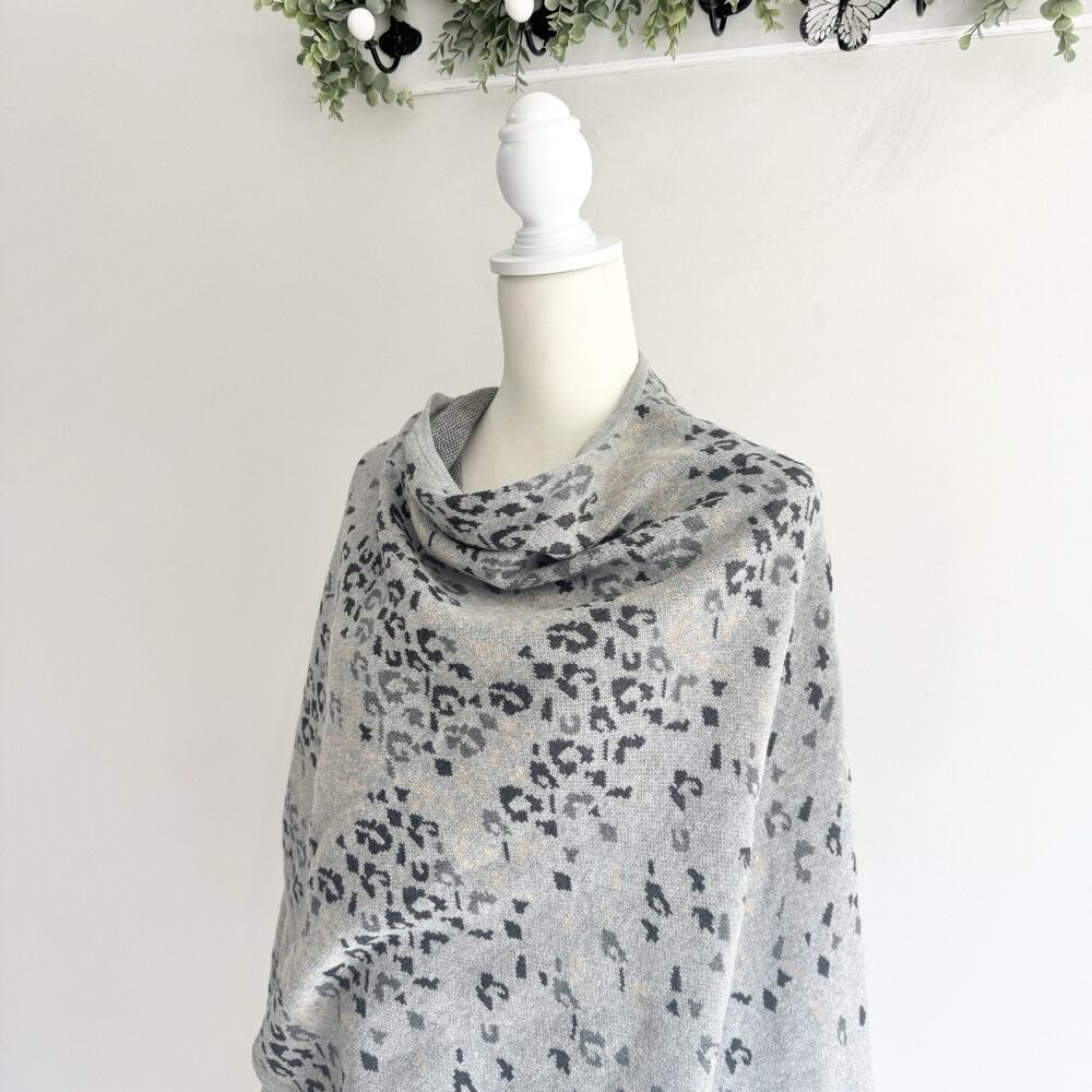 Cabi "Gigi" cape poncho Grey Leopard Animal Print One Size #CV - Picture 2 of 4